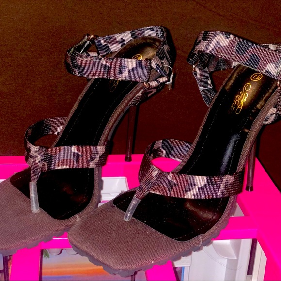 $80 boots /$50 Sandals /$100 LV Hat/$150 Tan Jacket/$125 Blk Jacket/$70 Blk Shaw - Picture 10 of 15